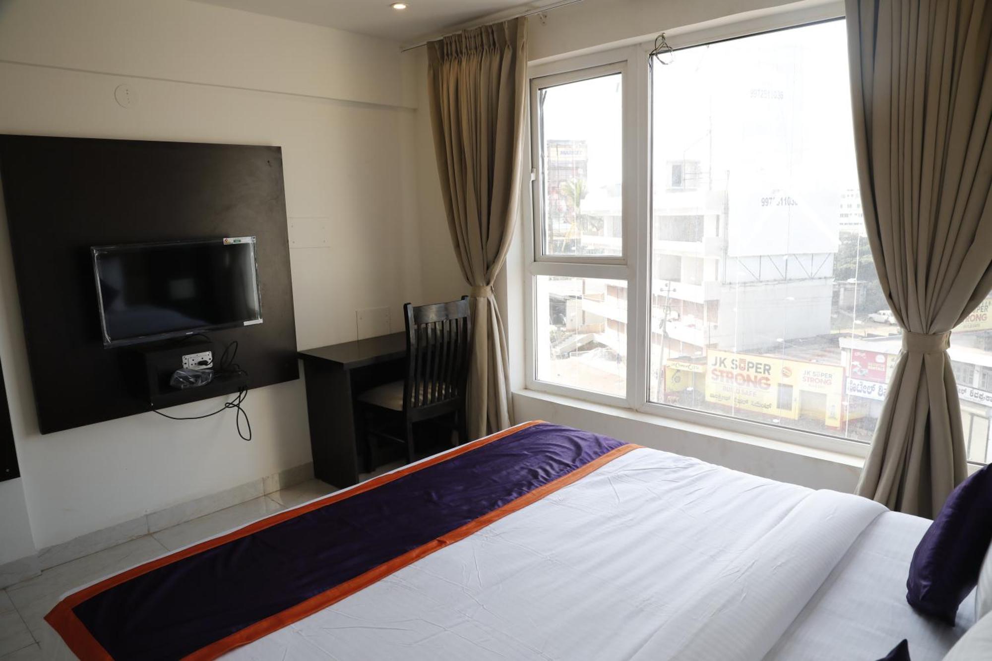 Balaji Gold Inn Hotel ฮูบลิ ภายนอก รูปภาพ